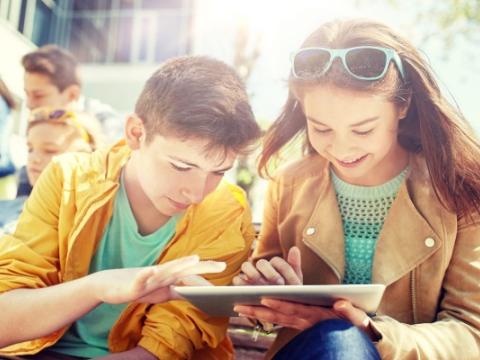 locandina del progetto Giovani Connessi